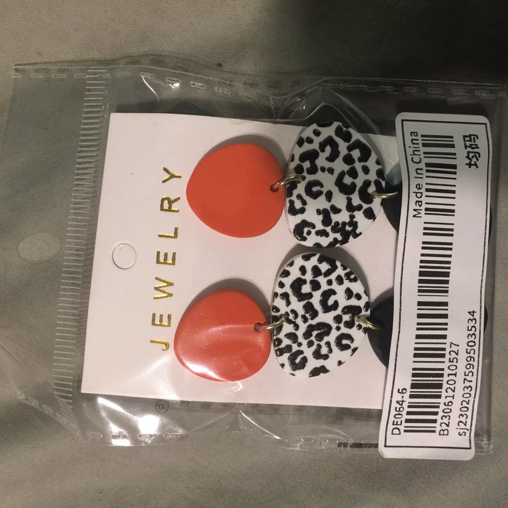 6 piece red earrings set unworn